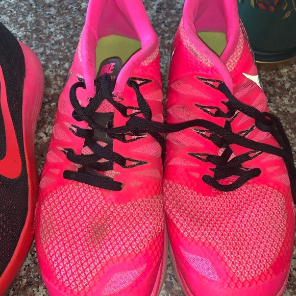 all hot pink nike shoes
